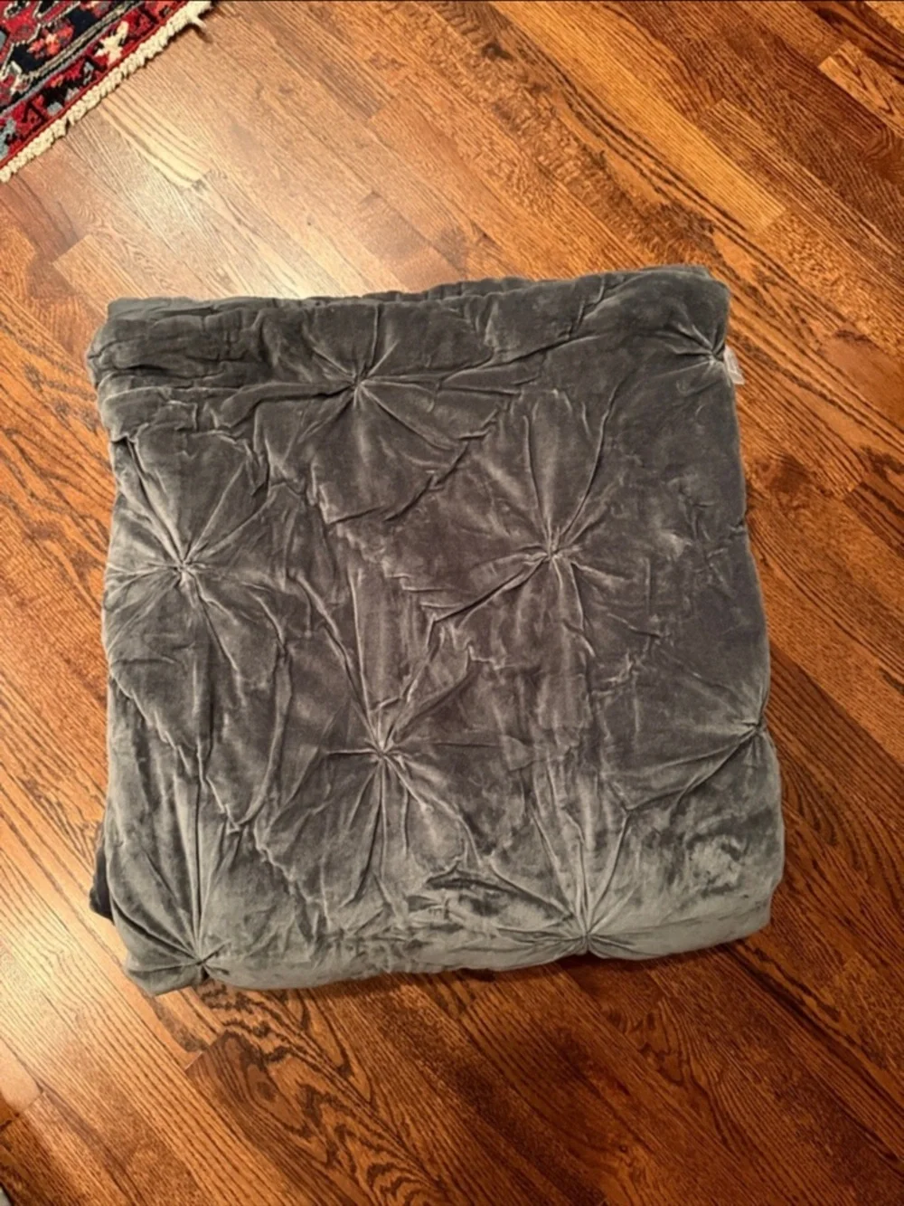 New Anthropologie Trova Velvet Quilt Size Queen